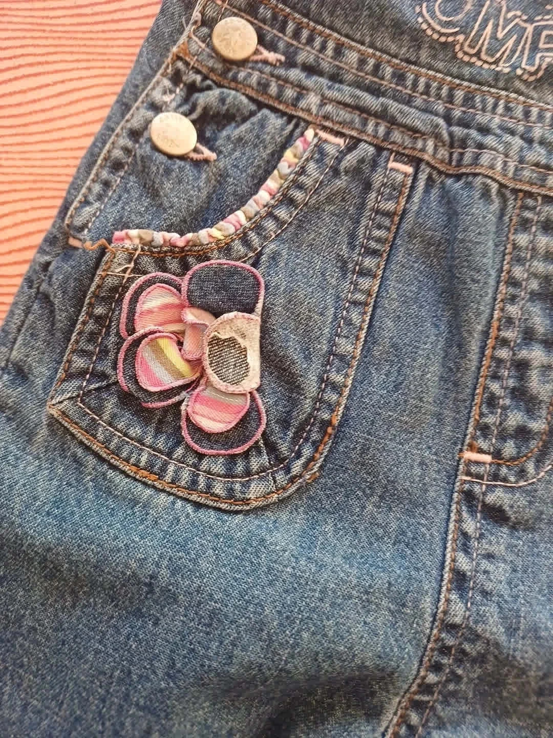 Conjunto macacão de jeans e camiseta Complices 18 meses – photo 14